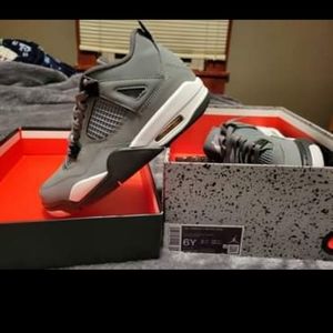 Cool Gray jordan retro 4s. Size 6y or woman's 7.5
